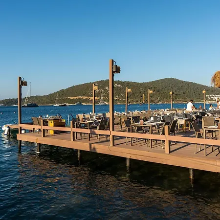 Daphnis Hotel