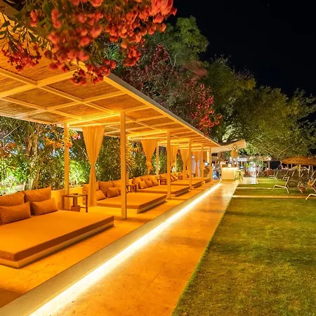 Daphnis Hotel 3*