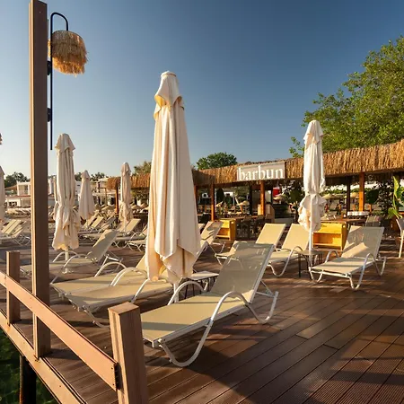 Daphnis Hotel 3*