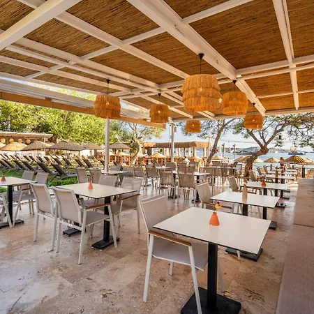 Daphnis Hotel