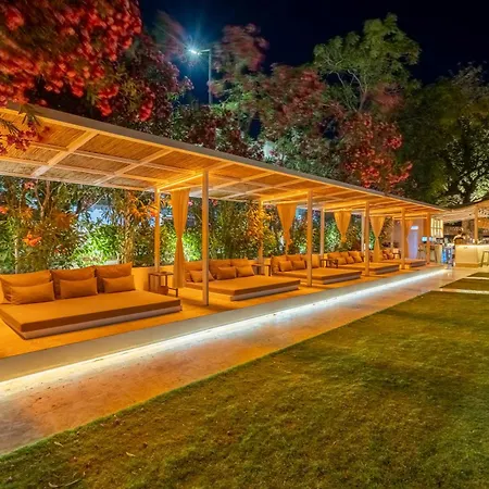 Daphnis Hotel 3*
