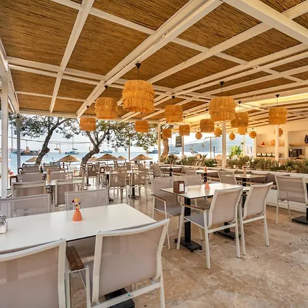 Daphnis Hotel 3*