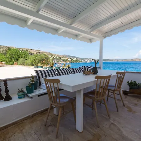 Daphnis Hotel 3*