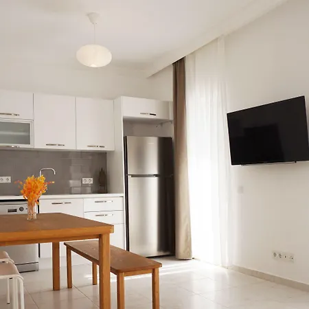 Daphnis Hotel 3*